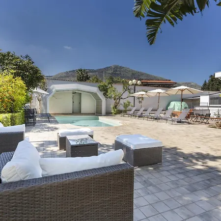 Sandoval Guest house *